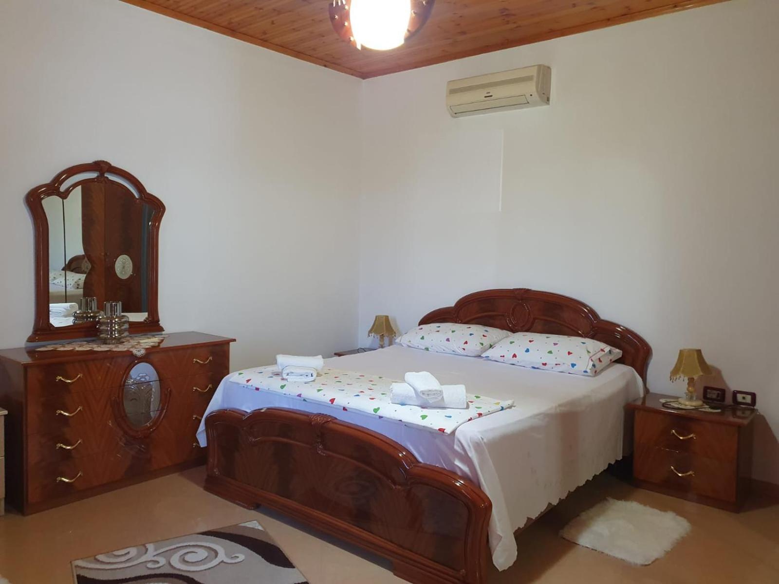 Sara Guesthouse Berat Exterior photo